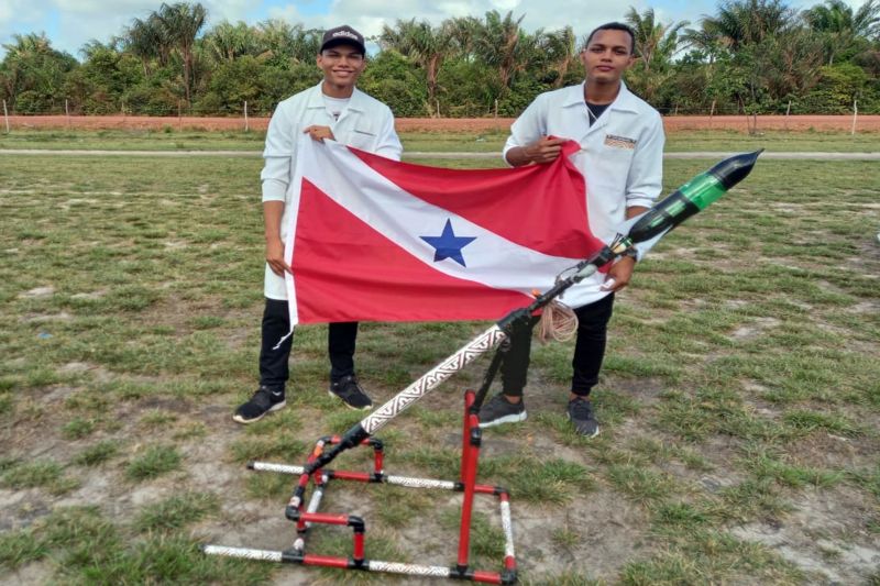 Alunos da Escola Técnica de Salvaterra conquistam premiação na Mostra Brasileira de Foguetes <div class='credito_fotos'>Foto: ASCOM SEDUC | <a href='/midias/2020/originais/7112_da10f9cf-64f9-599b-e2ab-ddeac9b9a5eb.jpg' download><i class='fa-solid fa-download'></i> Download</a></div>