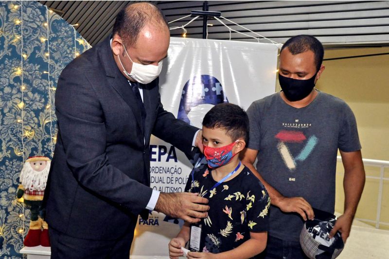 Sespa entrega carteiras de identificação para assegurar prioridade às pessoas com autismo <div class='credito_fotos'>Foto: José Pantoja / Ascom Sespa   |   <a href='/midias/2020/originais/7113_a038dc60-8663-a301-7c27-d4ccd5c1ecc4.jpg' download><i class='fa-solid fa-download'></i> Download</a></div>