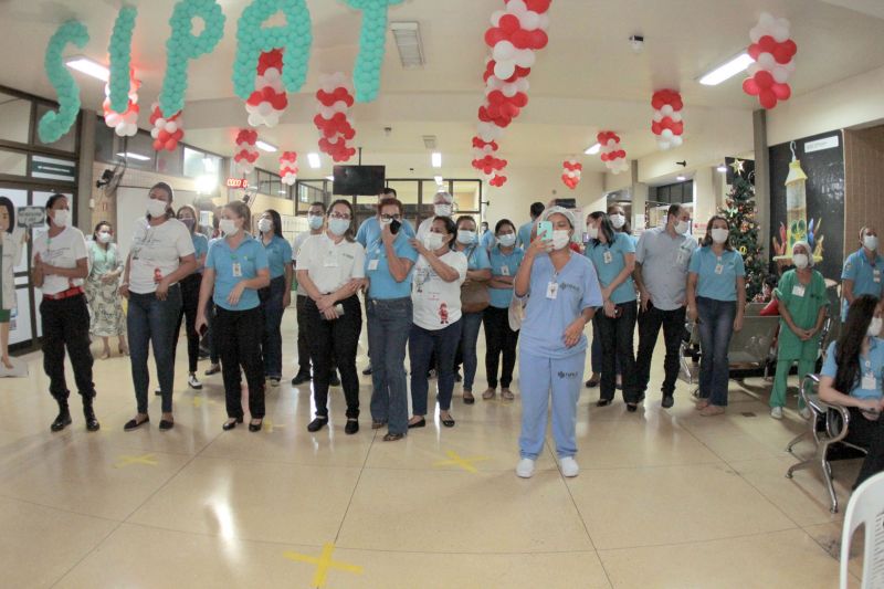 Belém, Pará, Brasil. CANTADA NATAL HOSPITAL METROPOLITANO - 19/12/2020 <div class='credito_fotos'>Foto: Ricardo Amanajás / Ag. Pará | <a href='/midias/2020/originais/7120_25c5d8ac-1ab6-54a4-059d-f0db58c22708.jpg' download><i class='fa-solid fa-download'></i> Download</a></div>
