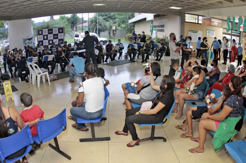 Belém, Pará, Brasil. CANTADA NATAL HOSPITAL METROPOLITANO - 19/12/2020 <div class='credito_fotos'>Foto: Ricardo Amanajás / Ag. Pará | <a href='/midias/2020/originais/7120_fbdfd341-031e-7fae-fec7-b147aef2a84f.jpg' download><i class='fa-solid fa-download'></i> Download</a></div>