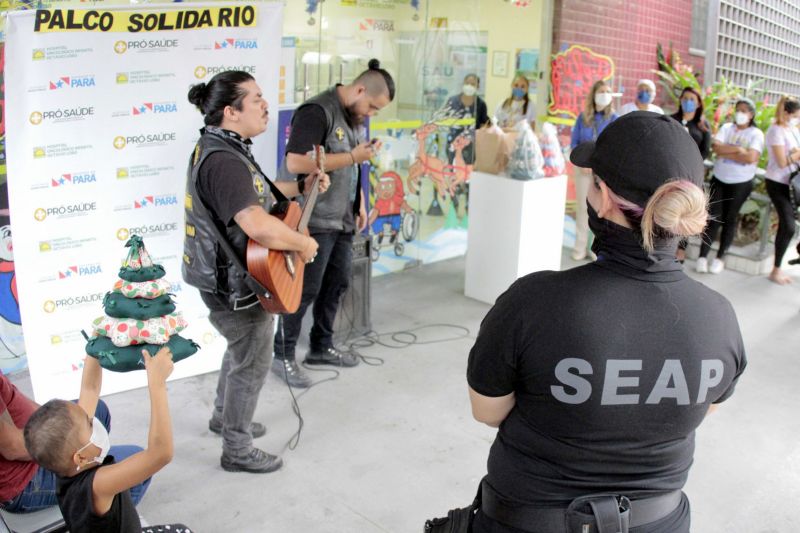 Belém, Pará, Brasil. ENTREGA ARVORE SEAP - 17/12/2020 <div class='credito_fotos'>Foto: Ricardo Amanajás / Ag. Pará | <a href='/midias/2020/originais/7124_aac4d978-19a5-2bb5-9680-b1117739b8ad.jpg' download><i class='fa-solid fa-download'></i> Download</a></div>