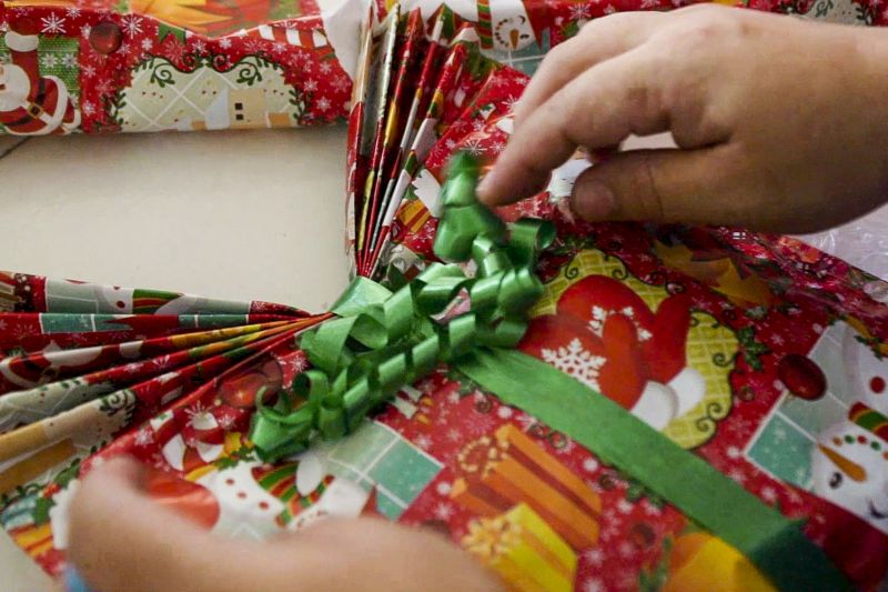 Produção de árvores de Natal no CRF <div class='credito_fotos'>Foto: Divulgação | <a href='/midias/2020/originais/7125_487a6376-073f-9b20-b184-cf8d52ee8b55.jpg' download><i class='fa-solid fa-download'></i> Download</a></div>