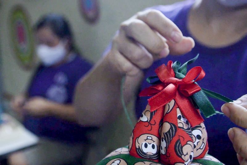 Produção de árvores de Natal no CRF <div class='credito_fotos'>Foto: Divulgação | <a href='/midias/2020/originais/7125_930056d8-a1fe-308d-a489-a4e1edf175de.jpg' download><i class='fa-solid fa-download'></i> Download</a></div>