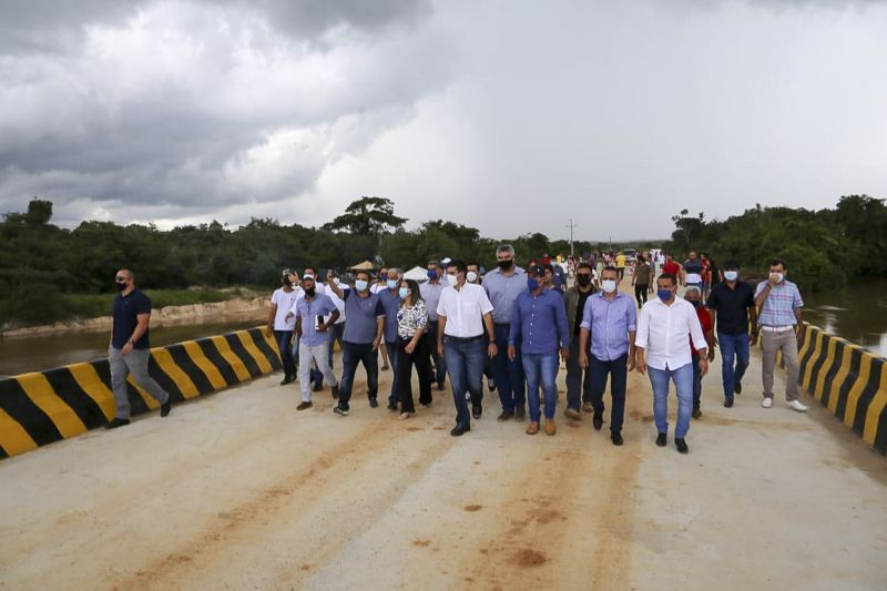 Entrega de Ponte em Cumarú do Norte <div class='credito_fotos'>Foto: Bruno Cecim / Ag.Pará   |   <a href='/midias/2020/originais/7133_b691bad9-eeb9-50fb-26ce-88251cc7fc37.jpg' download><i class='fa-solid fa-download'></i> Download</a></div>
