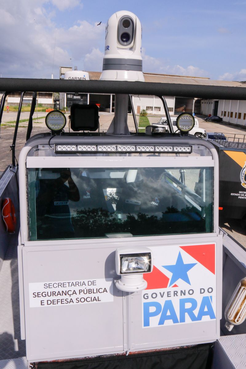 Governo entrega primeiros veículos blindados para segurança pública do Pará <div class='credito_fotos'>Foto: Ricardo Amanajás / Ag. Pará | <a href='/midias/2020/originais/7135_0d59831a-991c-fba1-591f-51b9017efc64.jpg' download><i class='fa-solid fa-download'></i> Download</a></div>
