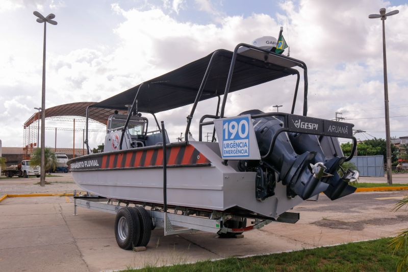 Governo entrega primeiros veículos blindados para segurança pública do Pará <div class='credito_fotos'>Foto: Ricardo Amanajás / Ag. Pará | <a href='/midias/2020/originais/7135_840d4a0f-e155-9297-0710-9ef0a926b7bf.jpg' download><i class='fa-solid fa-download'></i> Download</a></div>