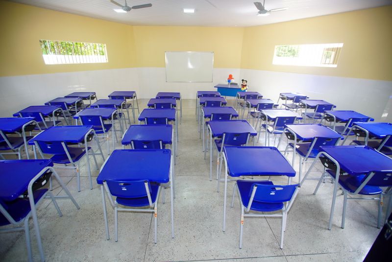 150 estudantes de Salvaterra foram beneficiados com a entrega da Escola de Ensino Fundamental Condeixa. A unidade escolar resulta de uma parceria entre a prefeitura municipal e o Governo do Estado, por meio da Secretaria de Estado de Educação <div class='credito_fotos'>Foto: Marco Santos / Ag. Pará | <a href='/midias/2020/originais/7138_52032bd1-ccb8-5ffd-32a0-ae3bc49e200b.jpg' download><i class='fa-solid fa-download'></i> Download</a></div>