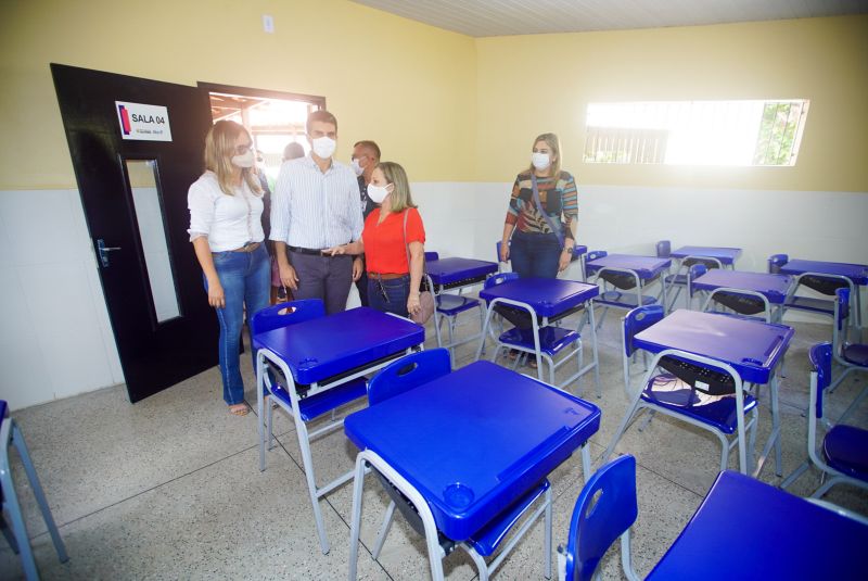 150 estudantes de Salvaterra foram beneficiados com a entrega da Escola de Ensino Fundamental Condeixa. A unidade escolar resulta de uma parceria entre a prefeitura municipal e o Governo do Estado, por meio da Secretaria de Estado de Educação <div class='credito_fotos'>Foto: Marco Santos / Ag. Pará | <a href='/midias/2020/originais/7138_7083f809-0f2f-d072-65b2-ef13da2d3912.jpg' download><i class='fa-solid fa-download'></i> Download</a></div>