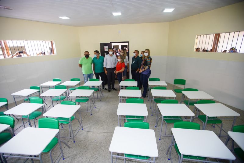 150 estudantes de Salvaterra foram beneficiados com a entrega da Escola de Ensino Fundamental Condeixa. A unidade escolar resulta de uma parceria entre a prefeitura municipal e o Governo do Estado, por meio da Secretaria de Estado de Educação <div class='credito_fotos'>Foto: Marco Santos / Ag. Pará | <a href='/midias/2020/originais/7138_7e20c6b4-f49a-9e17-b5c2-4ea99e86ef94.jpg' download><i class='fa-solid fa-download'></i> Download</a></div>