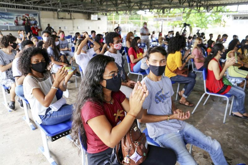 Encontro dos jovens participantes do projeto Cenas de Paz no Benguí <div class='credito_fotos'>Foto: Divulgação | <a href='/midias/2020/originais/7139_32498f04-efa8-c820-94ca-d5c3ddfa2ba6.jpg' download><i class='fa-solid fa-download'></i> Download</a></div>