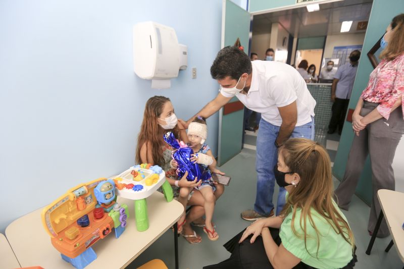 Primeira Dama, Daniela e Governador do Helder Barbalho entregam presentes a crianças e fazem visita a pacientes <div class='credito_fotos'>Foto: Jader Paes / Agência Pará | <a href='/midias/2020/originais/7144_4bd47783-5d8d-31f9-1e0b-b25ce6981cc6.jpg' download><i class='fa-solid fa-download'></i> Download</a></div>