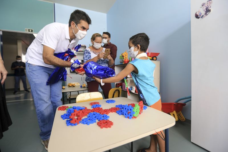 Primeira Dama, Daniela e Governador do Helder Barbalho entregam presentes a crianças e fazem visita a pacientes <div class='credito_fotos'>Foto: Jader Paes / Agência Pará | <a href='/midias/2020/originais/7144_b60fa6bf-34f4-00d0-77b2-d29ceff62586.jpg' download><i class='fa-solid fa-download'></i> Download</a></div>