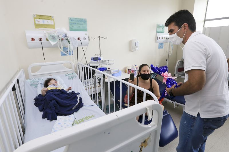 Primeira Dama, Daniela e Governador do Helder Barbalho entregam presentes a crianças e fazem visita a pacientes <div class='credito_fotos'>Foto: Jader Paes / Agência Pará | <a href='/midias/2020/originais/7144_dbe2ef7f-a1ff-ab2f-6ed9-70f90b58e411.jpg' download><i class='fa-solid fa-download'></i> Download</a></div>
