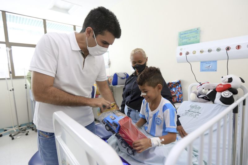 Primeira Dama, Daniela e Governador do Helder Barbalho entregam presentes a crianças e fazem visita a pacientes <div class='credito_fotos'>Foto: Jader Paes / Agência Pará | <a href='/midias/2020/originais/7144_f219774d-a119-5f45-9be2-dcdb4106b877.jpg' download><i class='fa-solid fa-download'></i> Download</a></div>