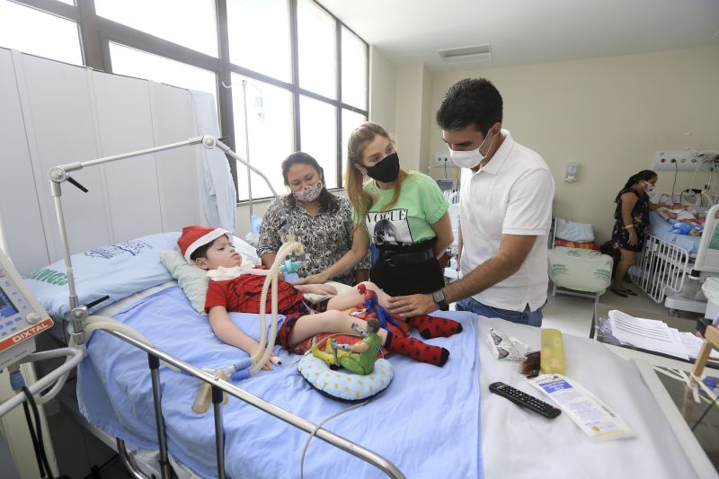 Primeira Dama, Daniela e Governador do Helder Barbalho entregam presentes a crianças e fazem visita a pacientes <div class='credito_fotos'>Foto: Jader Paes / Agência Pará | <a href='/midias/2020/originais/7144_fae9a8ce-cc86-a9d3-cbc2-546913007188.jpg' download><i class='fa-solid fa-download'></i> Download</a></div>