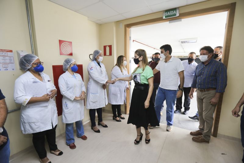 Primeira Dama, Daniela e Governador do Helder Barbalho entregam presentes a crianças e fazem visita a pacientes <div class='credito_fotos'>Foto: Jader Paes / Agência Pará | <a href='/midias/2020/originais/7144_fb27e650-088f-947a-14e0-131811723738.jpg' download><i class='fa-solid fa-download'></i> Download</a></div>