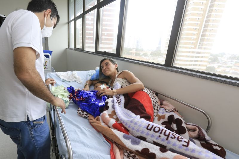 Primeira Dama, Daniela e Governador do Helder Barbalho entregam presentes a crianças e fazem visita a pacientes <div class='credito_fotos'>Foto: Jader Paes / Agência Pará | <a href='/midias/2020/originais/7144_fd67c08f-9938-dc42-86ad-202da5d9d60a.jpg' download><i class='fa-solid fa-download'></i> Download</a></div>
