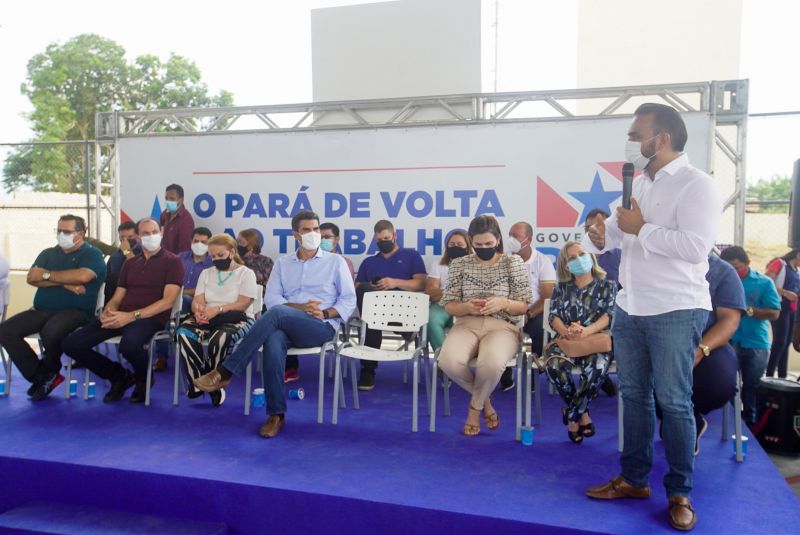 Governo do Estado Entrega títulos de terra em Santa Maria do Pará <div class='credito_fotos'>Foto: Marco Santos / Ag. Pará | <a href='/midias/2020/originais/7150_20d6019a-6522-ed66-df62-59a00b96e6ef.jpg' download><i class='fa-solid fa-download'></i> Download</a></div>