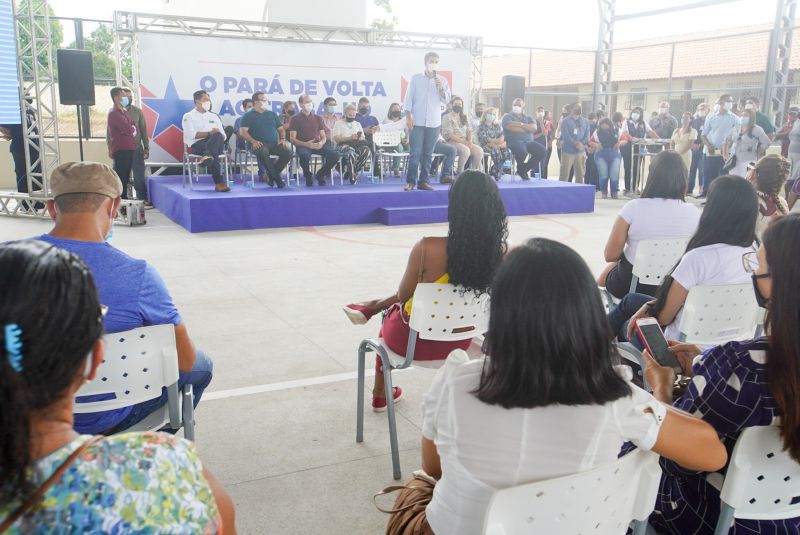 Governo do Estado Entrega títulos de terra em Santa Maria do Pará <div class='credito_fotos'>Foto: Marco Santos / Ag. Pará | <a href='/midias/2020/originais/7150_6446cf29-9752-eff3-a4de-007535fa29c0.jpg' download><i class='fa-solid fa-download'></i> Download</a></div>