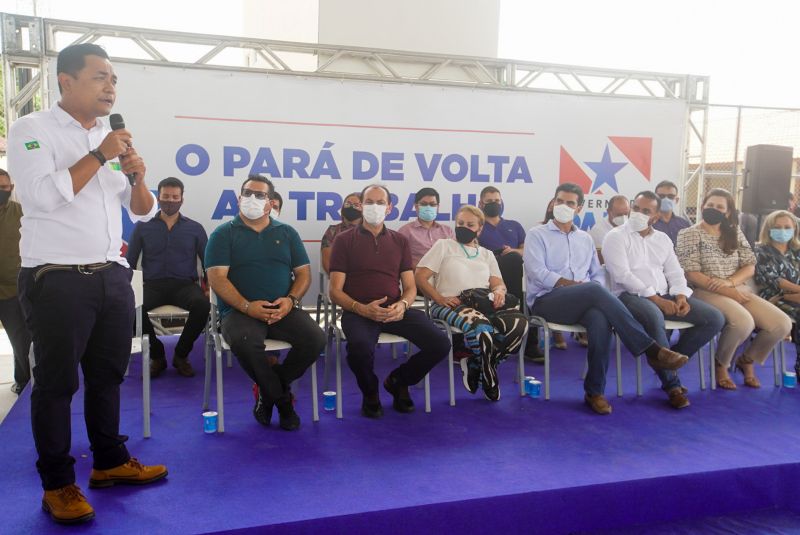 Governo do Estado Entrega títulos de terra em Santa Maria do Pará <div class='credito_fotos'>Foto: Marco Santos / Ag. Pará | <a href='/midias/2020/originais/7150_986f0c08-228e-08c6-de37-2b83efd56353.jpg' download><i class='fa-solid fa-download'></i> Download</a></div>