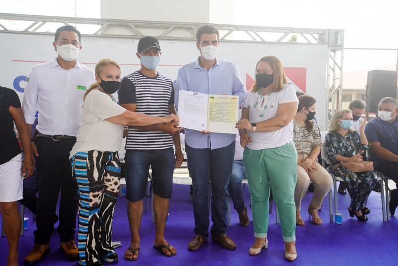 Governo do Estado Entrega títulos de terra em Santa Maria do Pará <div class='credito_fotos'>Foto: Marco Santos / Ag. Pará | <a href='/midias/2020/originais/7150_bf0130b6-ba85-4ce3-7dc0-efe646ea406d.jpg' download><i class='fa-solid fa-download'></i> Download</a></div>