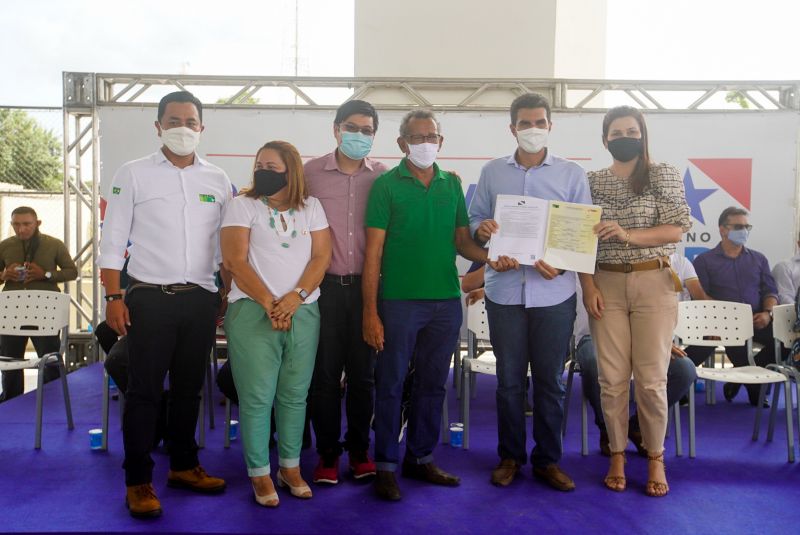 Governo do Estado Entrega títulos de terra em Santa Maria do Pará <div class='credito_fotos'>Foto: Marco Santos / Ag. Pará | <a href='/midias/2020/originais/7150_de178495-28cc-8771-725c-88048d6b72b9.jpg' download><i class='fa-solid fa-download'></i> Download</a></div>