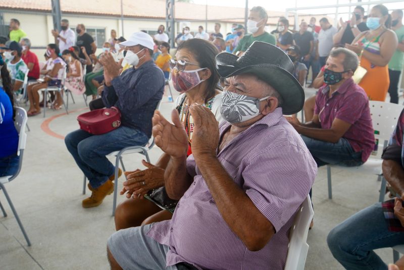 Governo do Estado Entrega títulos de terra em Santa Maria do Pará <div class='credito_fotos'>Foto: Marco Santos / Ag. Pará | <a href='/midias/2020/originais/7150_fb4f414a-e05d-7bb9-2e5d-52022fa400e4.jpg' download><i class='fa-solid fa-download'></i> Download</a></div>