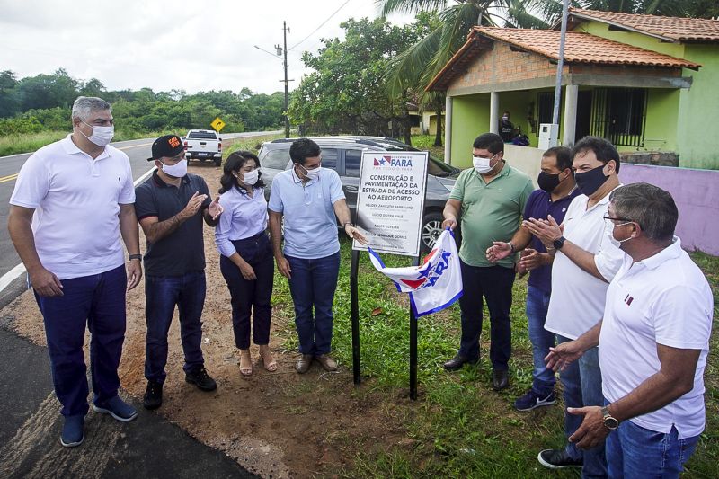 Governo inaugura Nova estrada de acesso ao Aeroporto de Salinas
<div class='credito_fotos'>Foto: Marco Santos / Ag. Pará | <a href='/midias/2020/originais/7157_008ed65e-ba71-785a-3fbd-b489e22c020f.jpg' download><i class='fa-solid fa-download'></i> Download</a></div>