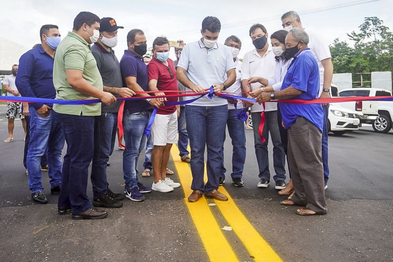 Governo inaugura Nova estrada de acesso ao Aeroporto de Salinas
<div class='credito_fotos'>Foto: Marco Santos / Ag. Pará | <a href='/midias/2020/originais/7157_09afb08e-332b-3cdb-e359-0d491ae873f6.jpg' download><i class='fa-solid fa-download'></i> Download</a></div>