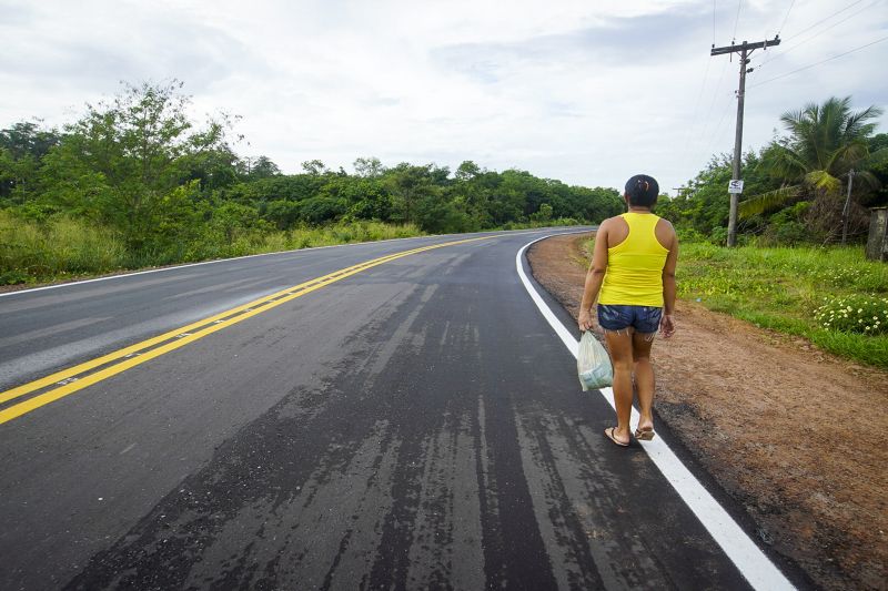 Governo inaugura Nova estrada de acesso ao Aeroporto de Salinas
<div class='credito_fotos'>Foto: Marco Santos / Ag. Pará | <a href='/midias/2020/originais/7157_387ecc36-b1b5-69b1-a854-a6d13afb8cf6.jpg' download><i class='fa-solid fa-download'></i> Download</a></div>