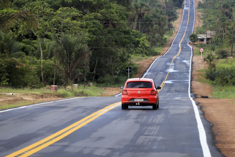 Governo inaugura Nova estrada de acesso ao Aeroporto de Salinas
<div class='credito_fotos'>Foto: Marco Santos / Ag. Pará | <a href='/midias/2020/originais/7157_3d1e5360-a33f-1116-c3e0-584024526a8b.jpg' download><i class='fa-solid fa-download'></i> Download</a></div>