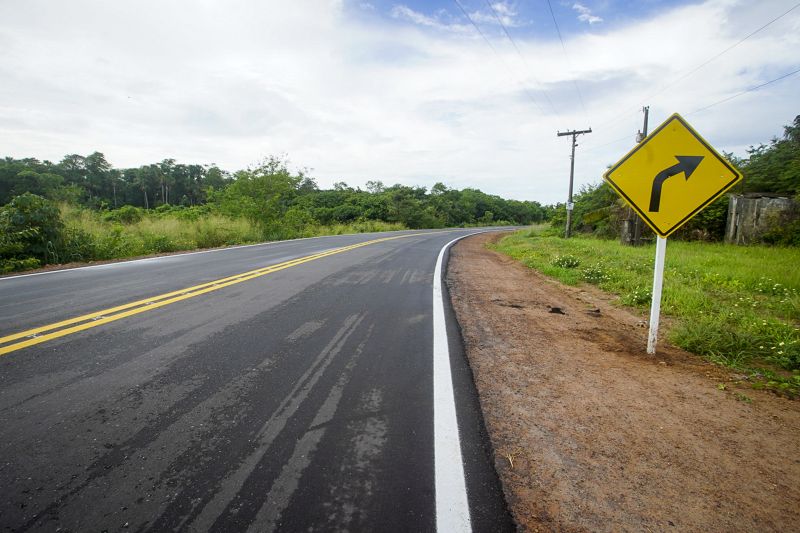 Governo inaugura Nova estrada de acesso ao Aeroporto de Salinas
<div class='credito_fotos'>Foto: Marco Santos / Ag. Pará | <a href='/midias/2020/originais/7157_aa8b4083-e675-8c32-4b42-dbe909631de5.jpg' download><i class='fa-solid fa-download'></i> Download</a></div>