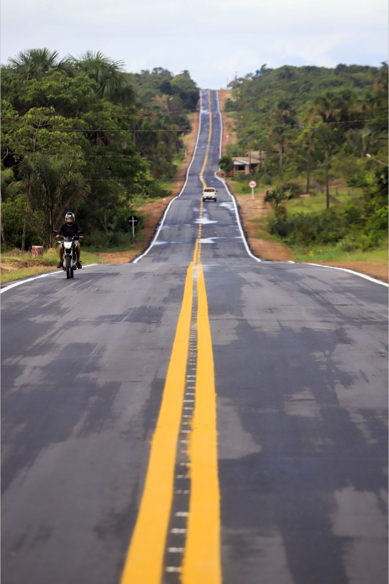Governo inaugura Nova estrada de acesso ao Aeroporto de Salinas
<div class='credito_fotos'>Foto: Marco Santos / Ag. Pará | <a href='/midias/2020/originais/7157_c29b39d2-3ab9-95bb-be51-97c6bc20eace.jpg' download><i class='fa-solid fa-download'></i> Download</a></div>