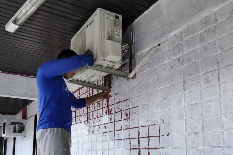 Dentre os serviços prestados estão a roçagem, limpeza, manutenção predial e pintura dos espaços da escola