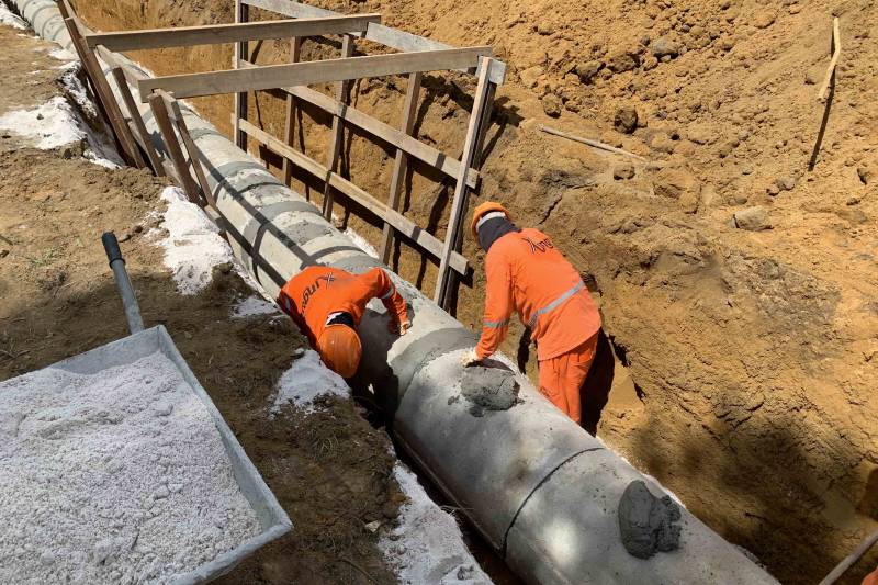 Obra de drenagem profunda sendo executada em Porto de Moz