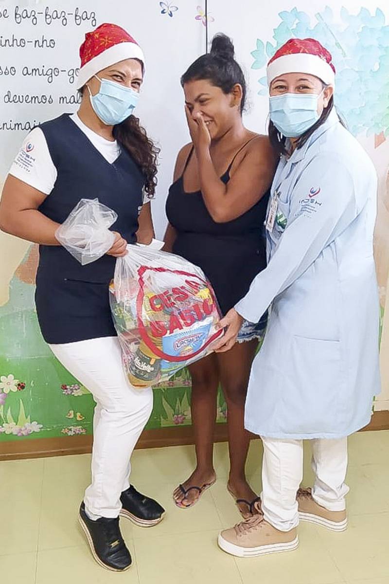 ACOMPANHANTE USUÁRIO É CONTEMPLADA COM CESTA BÁSICA