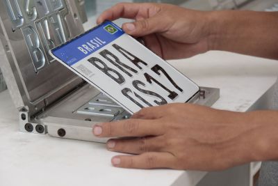 notícia: No primeiro dia, Detran recebe 80 solicitações de placas do Mercosul