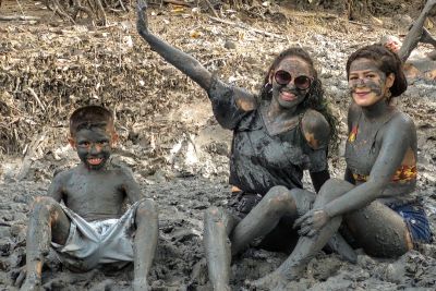 galeria: Segurança, ecologia e muita folia no bloco Pretinhos do Mangue, em Curuçá.