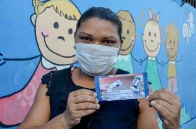 notícia: Começa a entrega de vale-alimentação para 210 mil alunos