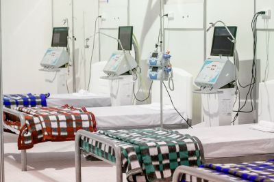 notícia: Governo contrata mais profissionais e aumenta número de leitos para pacientes de Covid-19