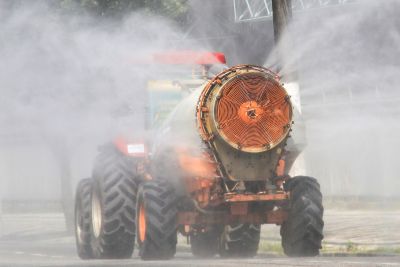 galeria: Estado pulveriza ruas de Belém com apoio de empresas e entidades
