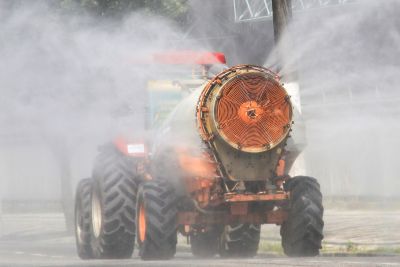 galeria: Estado pulveriza ruas de Belém com apoio de empresas e entidades