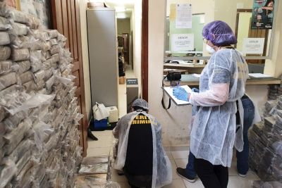 notícia: Peritos realizam exames em cocaína apreendida em Barcarena
