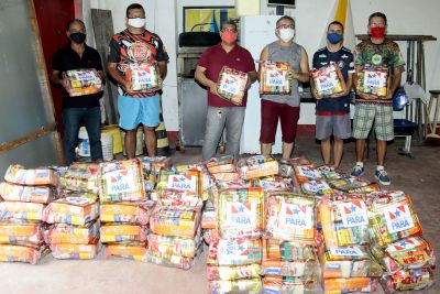 notícia: Membros da classe artística recebem 420 cestas básicas do Governo do Pará