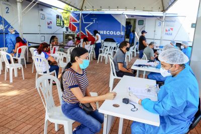 notícia: Instalada no Hangar, Policlínica Itinerante já atende pacientes