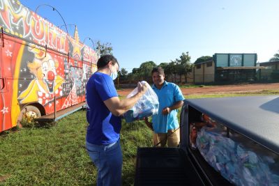 galeria: Entrega de Cesta de Alimentação no Circo Multi Show