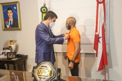 galeria: Paraense campeão do UFC recebe honraria do Estado