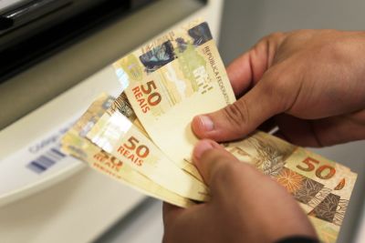 notícia: Governo paga segunda parcela do 13º salário de servidores em novembro