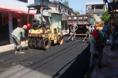 galeria: Programa Asfalto por todo o Pará pavimenta ruas no bairro do Guamá