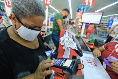galeria: Paraenses começam a utilizar a 4ª recarga do vale alimentação-escolar